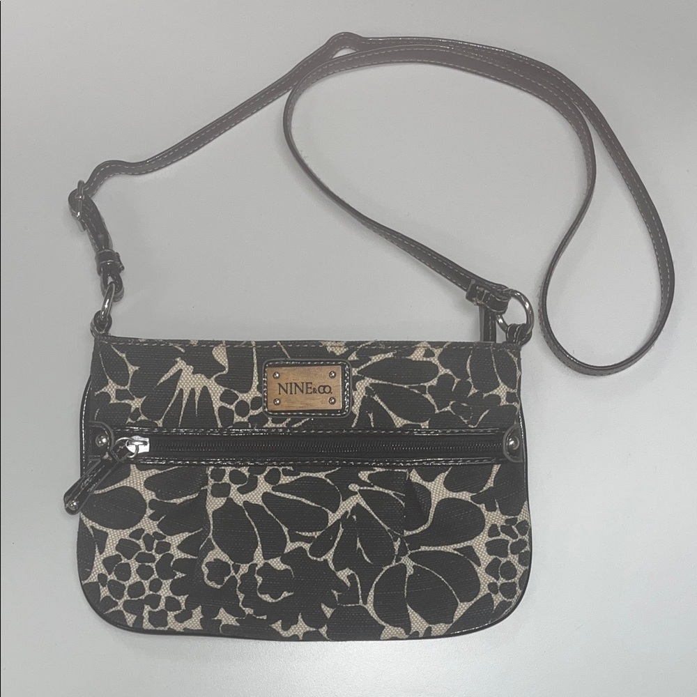 Nine & Co. Black and Tan Floral Jute Crossbody